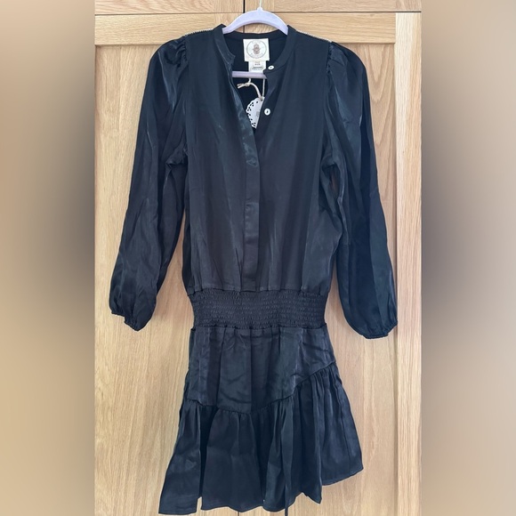 Elegant Black Long Sleeve Dress - Picture 3 of 5